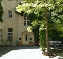 ***Schöne ruhige Gartenhauswohnung - 2. OG*** — photo 1